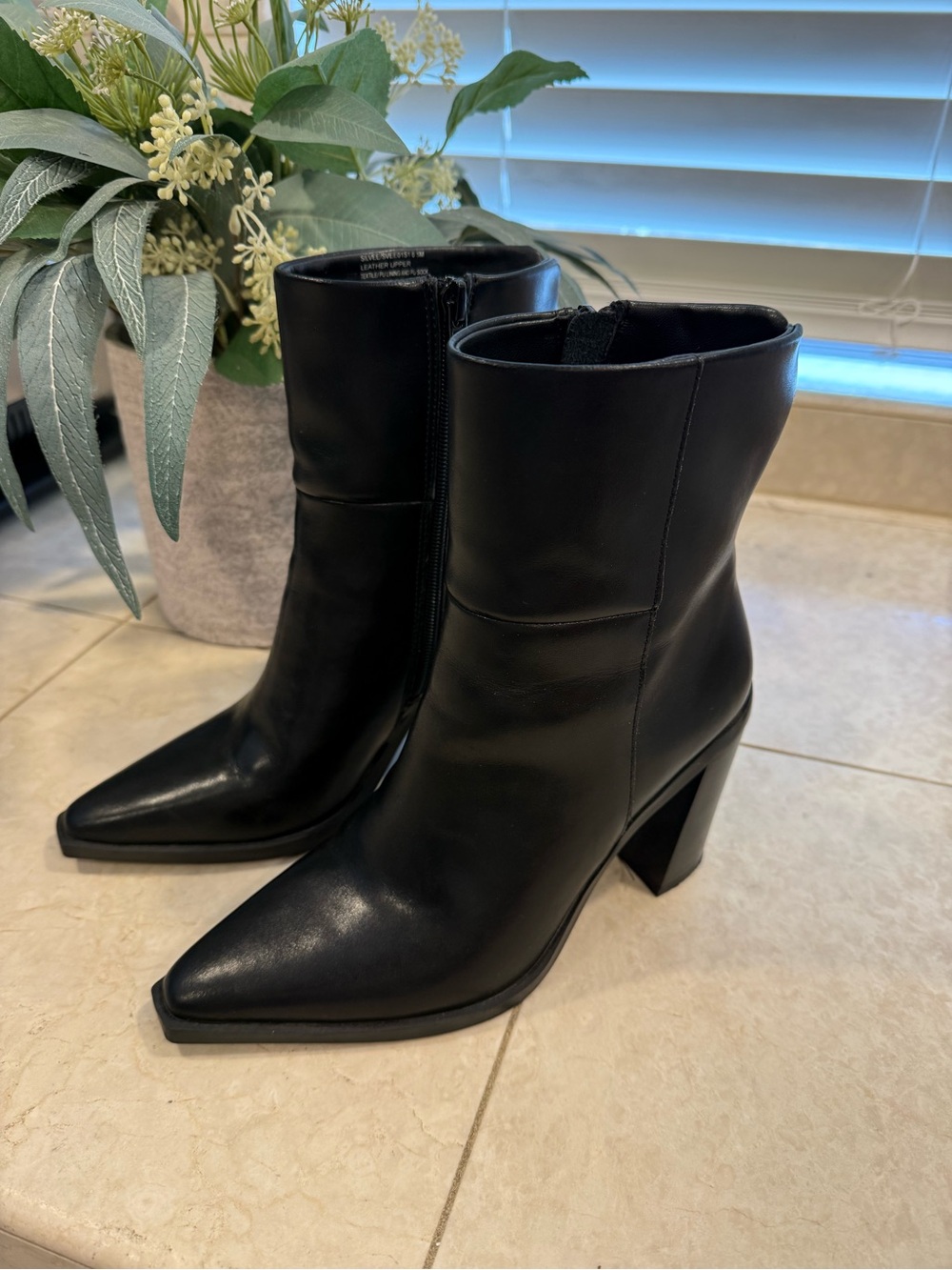 Steve Madden Black Pointed Toe Leather Boots - Picture 2 of 5